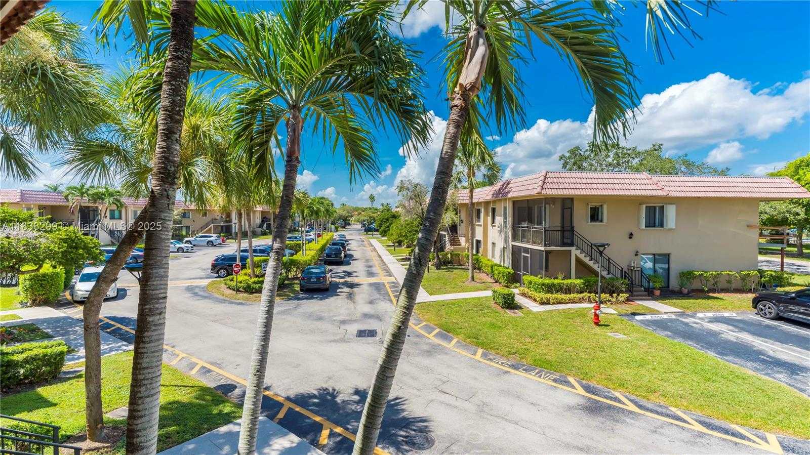 Small Image of 302 LAKEVIEW DR #202, Weston Number 30