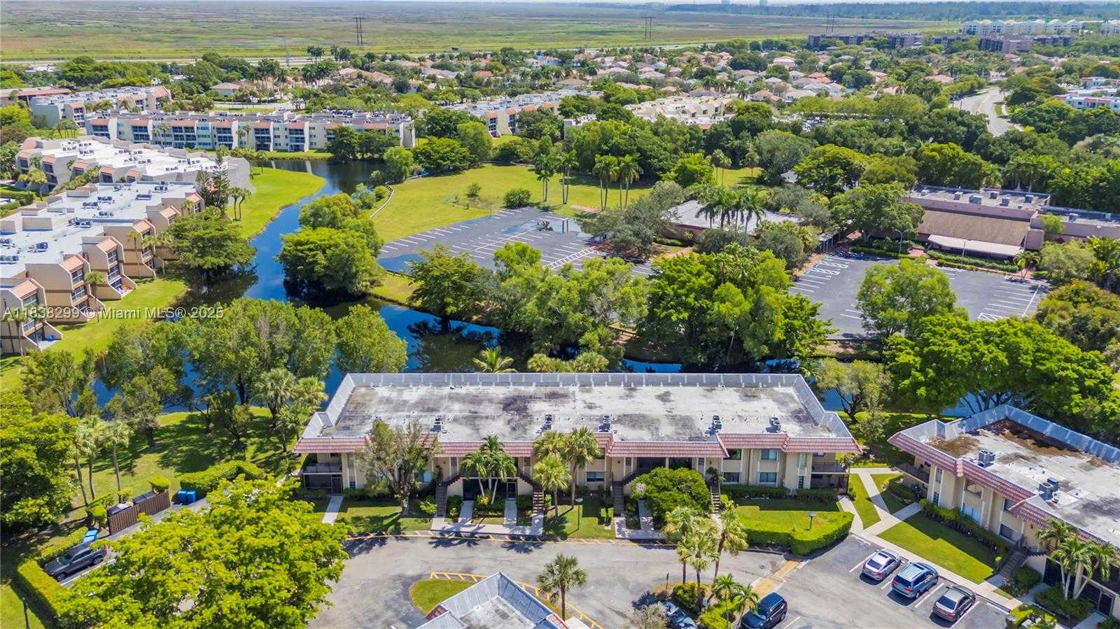 Small Image of 302 LAKEVIEW DR #202, Weston Number 36