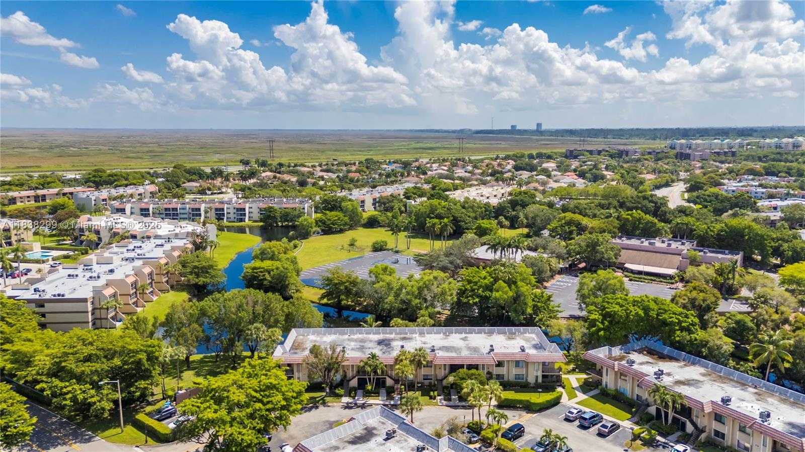 Small Image of 302 LAKEVIEW DR #202, Weston Number 37