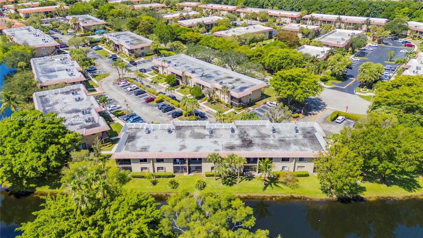 Small Image of 302 LAKEVIEW DR #202, Weston Number 38