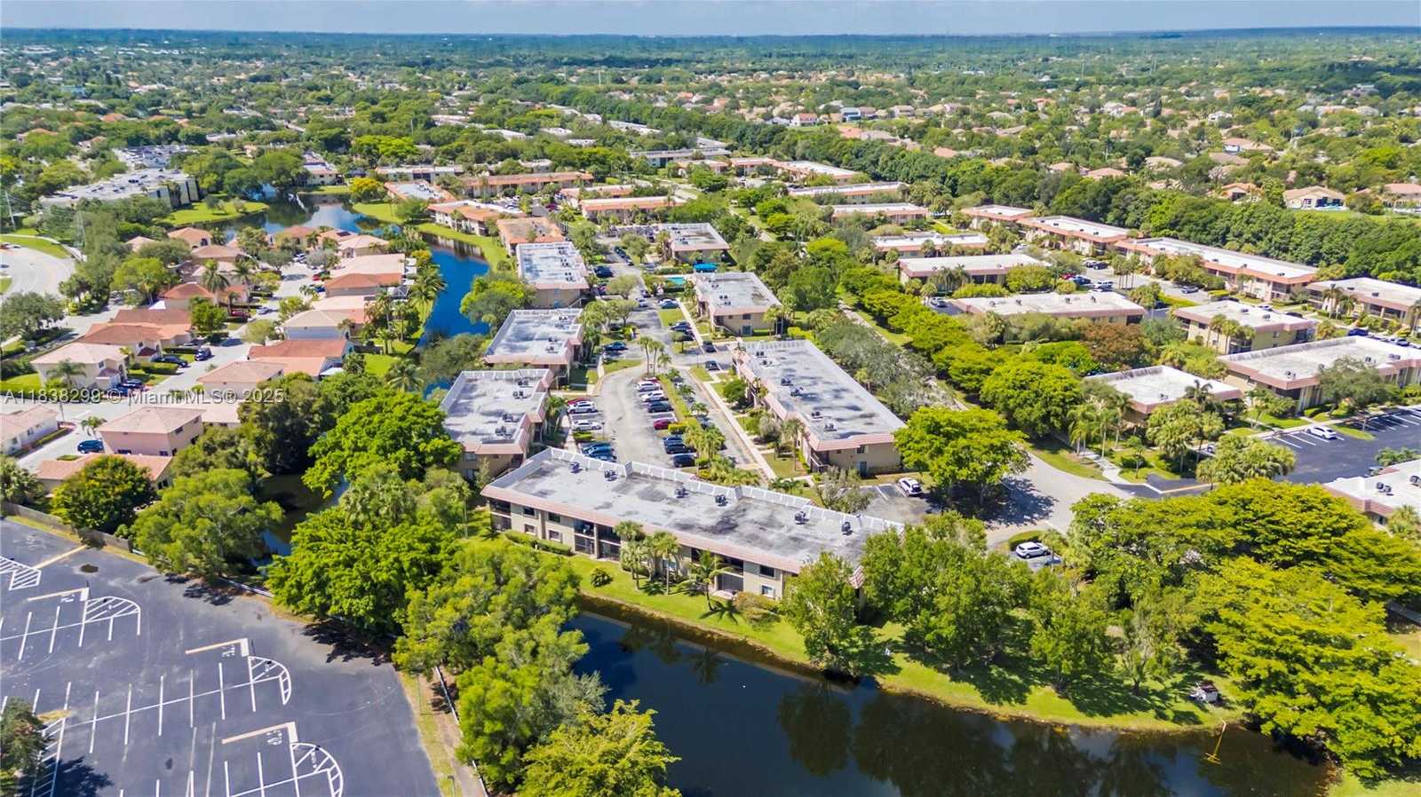 Small Image of 302 LAKEVIEW DR #202, Weston Number 39