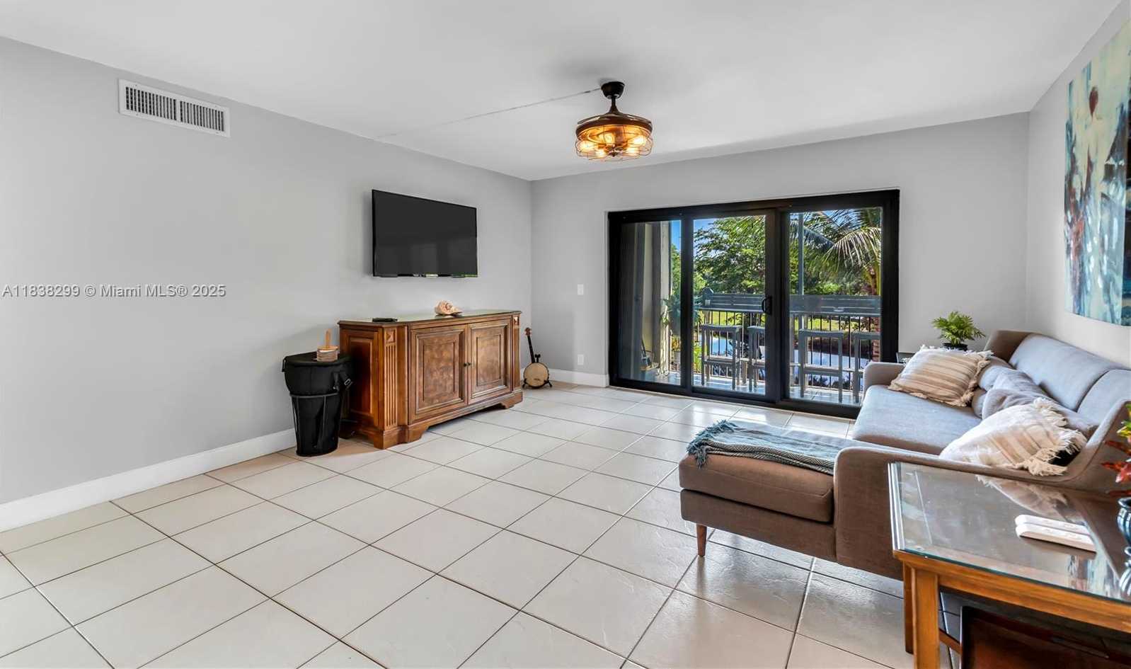 Small Image of 302 LAKEVIEW DR #202, Weston Number 4