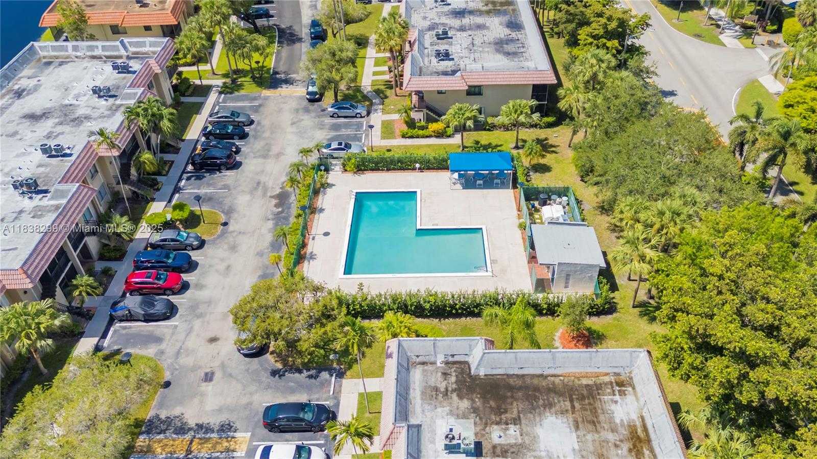 Small Image of 302 LAKEVIEW DR #202, Weston Number 43