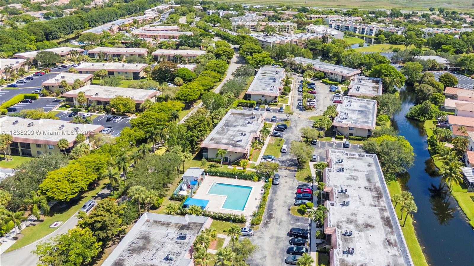 Small Image of 302 LAKEVIEW DR #202, Weston Number 46
