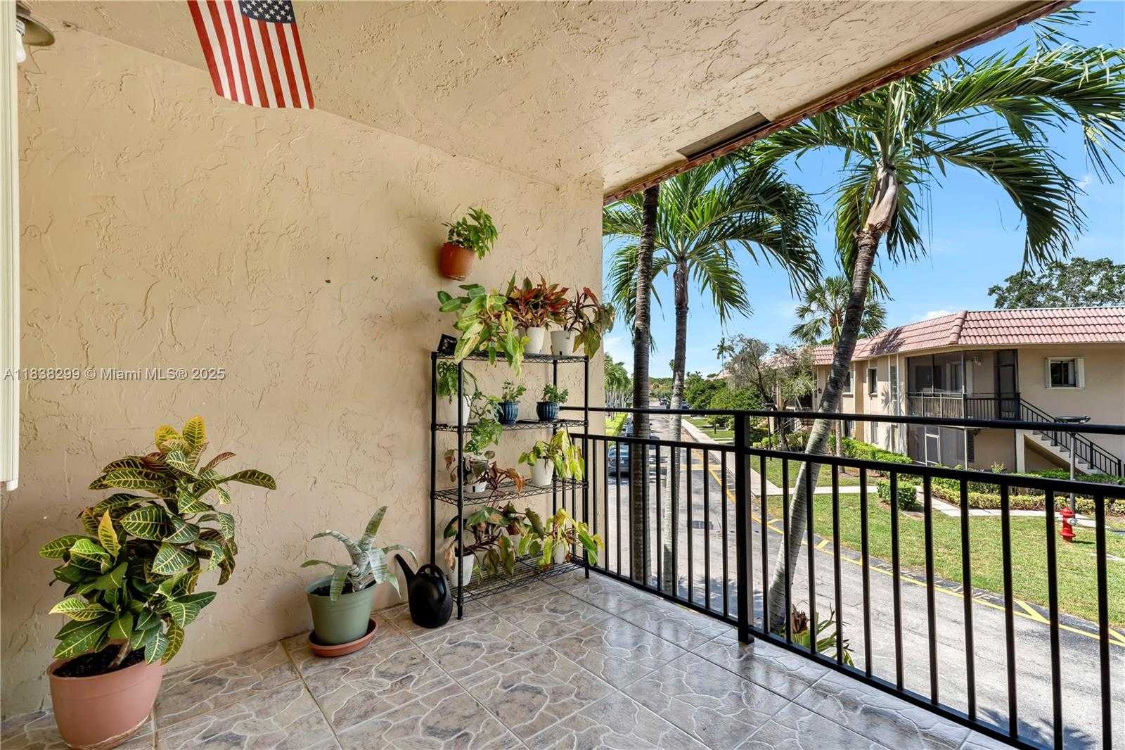 Small Image of 302 LAKEVIEW DR #202, Weston Number 49