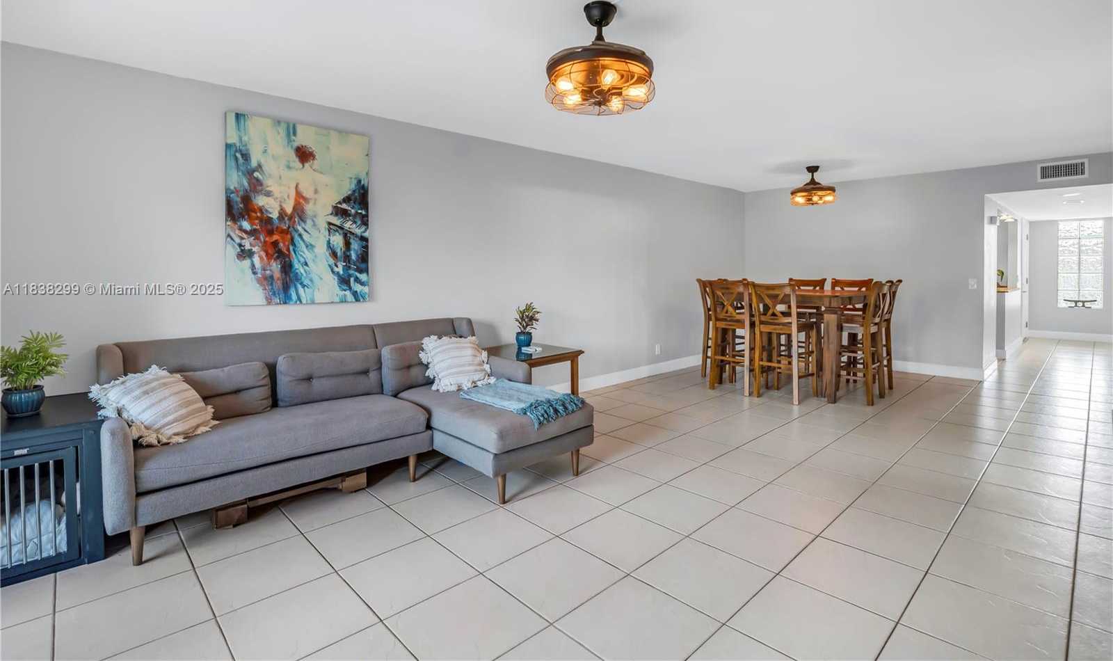 Small Image of 302 LAKEVIEW DR #202, Weston Number 5