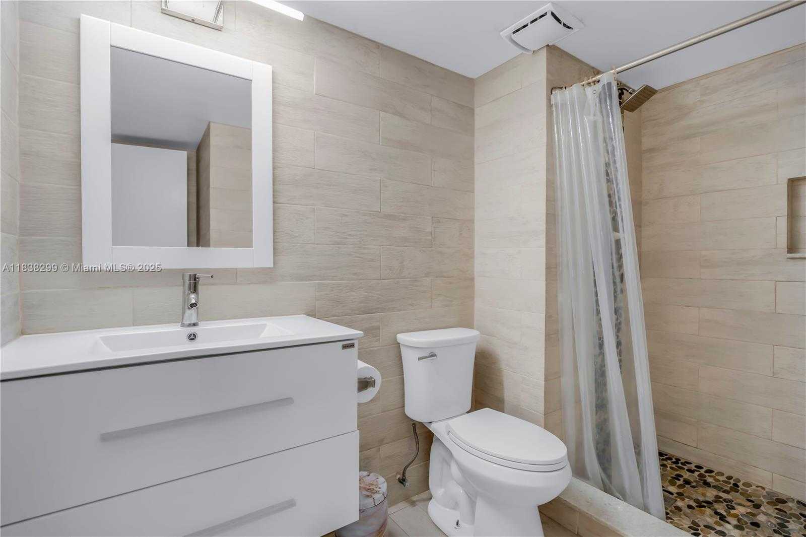 Small Image of 302 LAKEVIEW DR #202, Weston Number 7