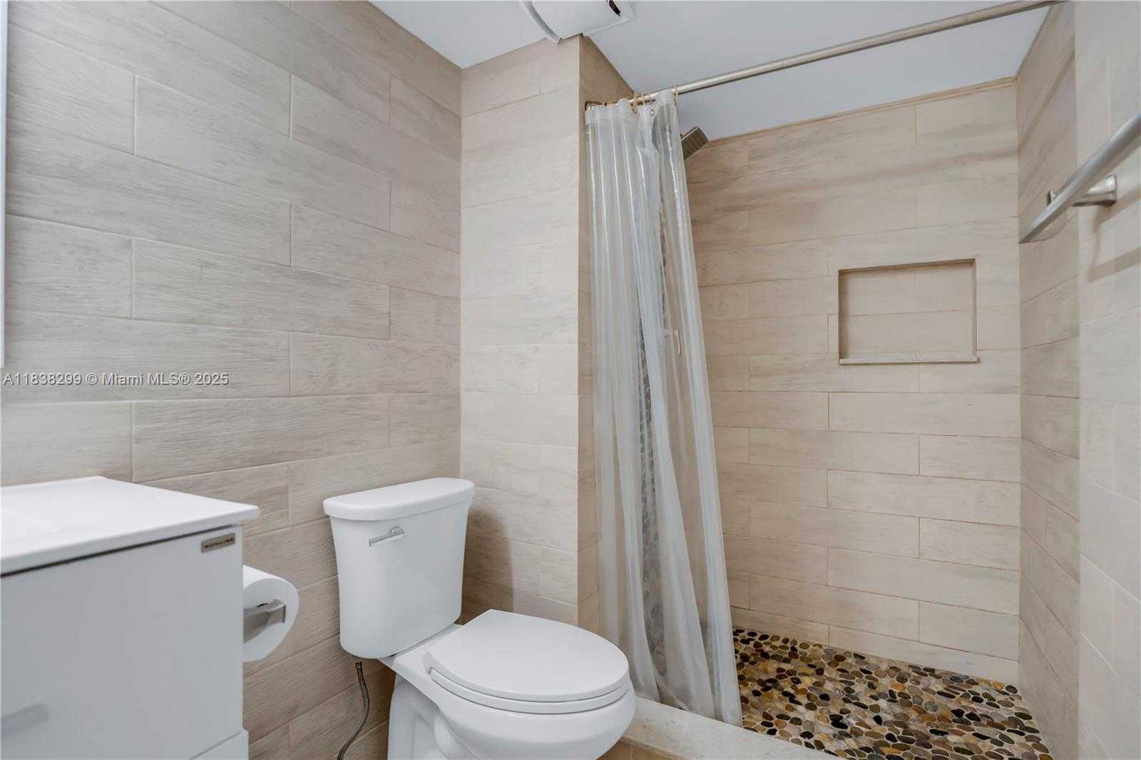 Small Image of 302 LAKEVIEW DR #202, Weston Number 8