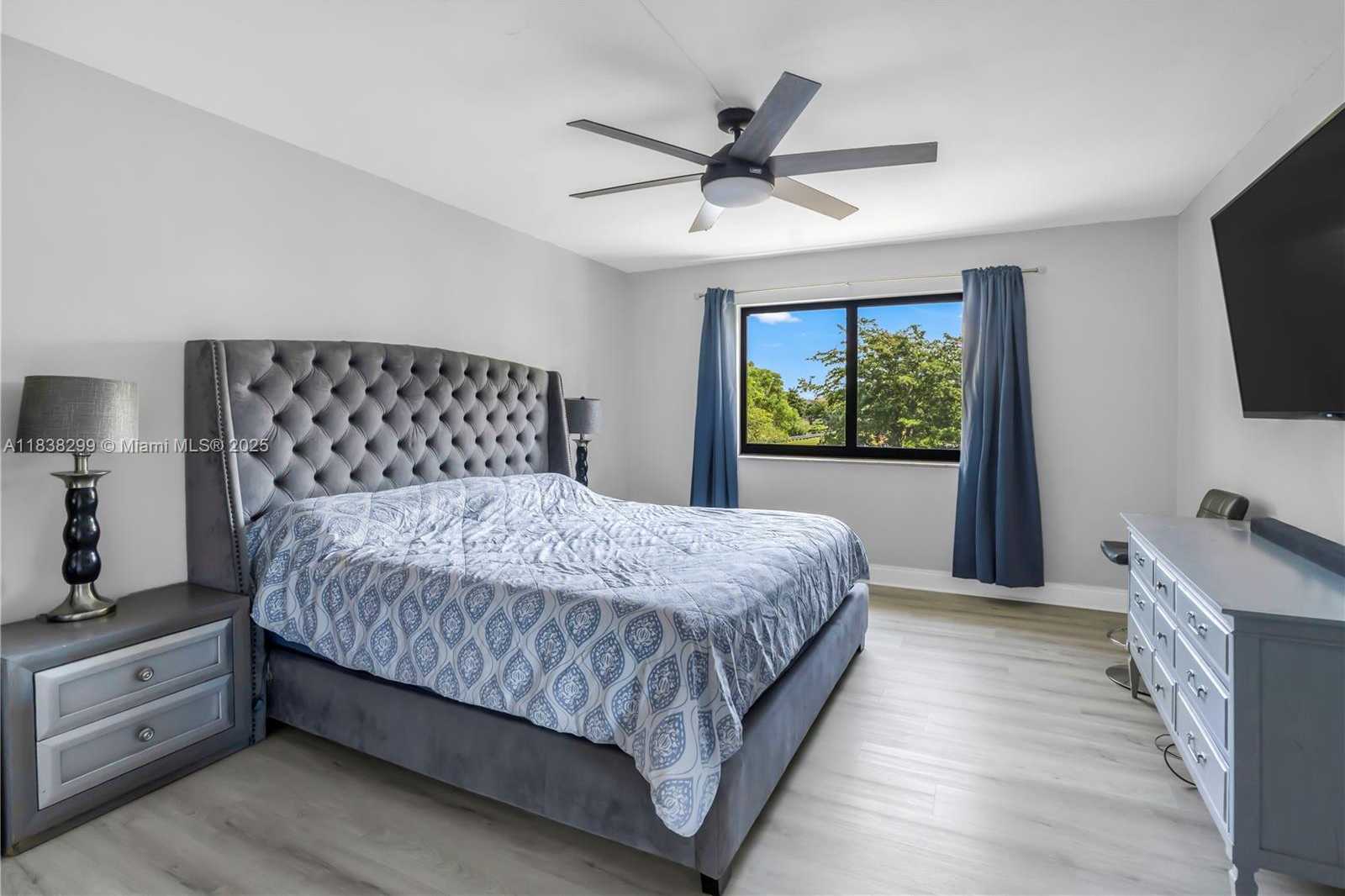Small Image of 302 LAKEVIEW DR #202, Weston Number 9
