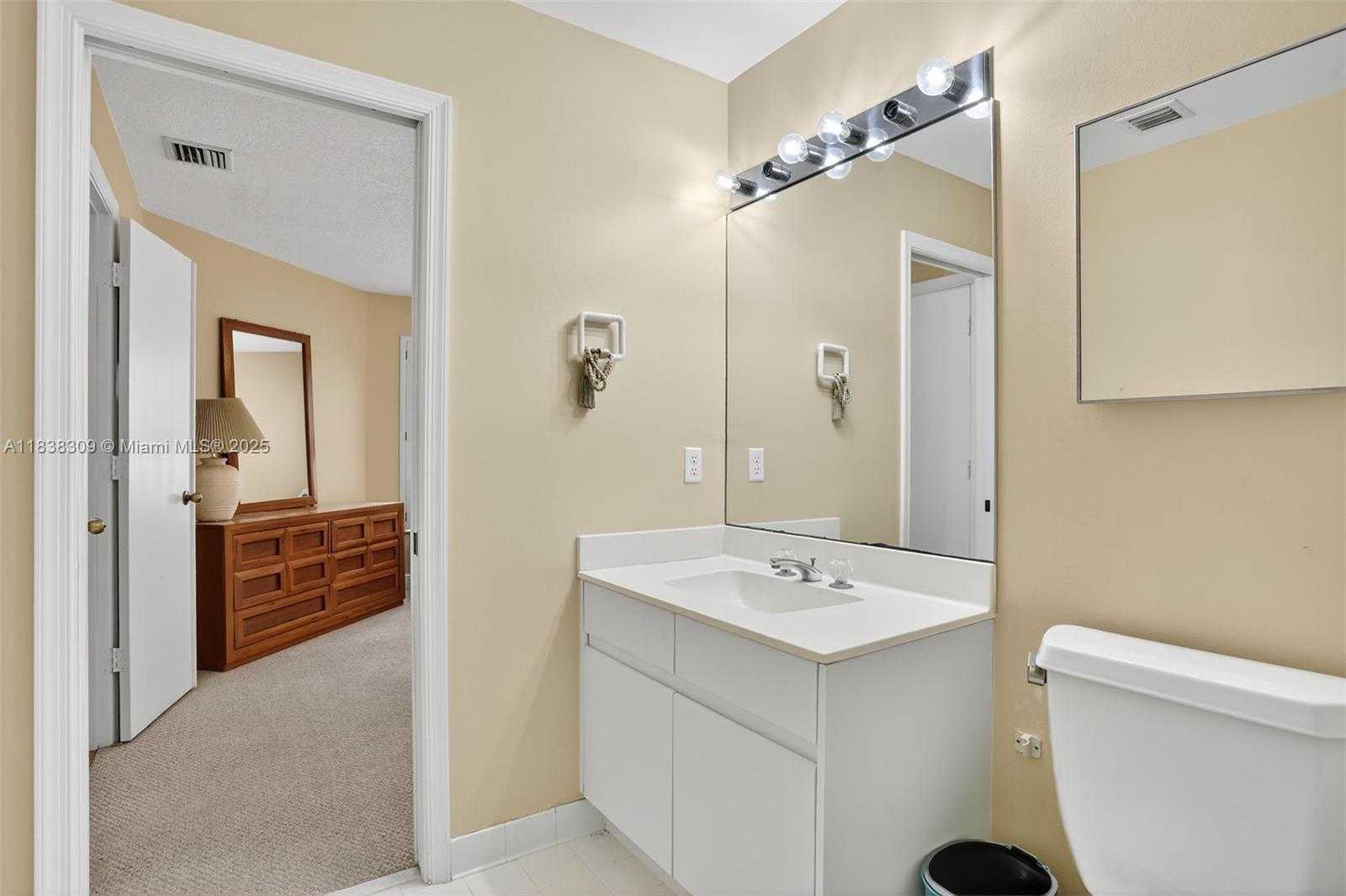 Small Image of 4119 WEST PALM AIRE DR #A4, Pompano Beach Number 15