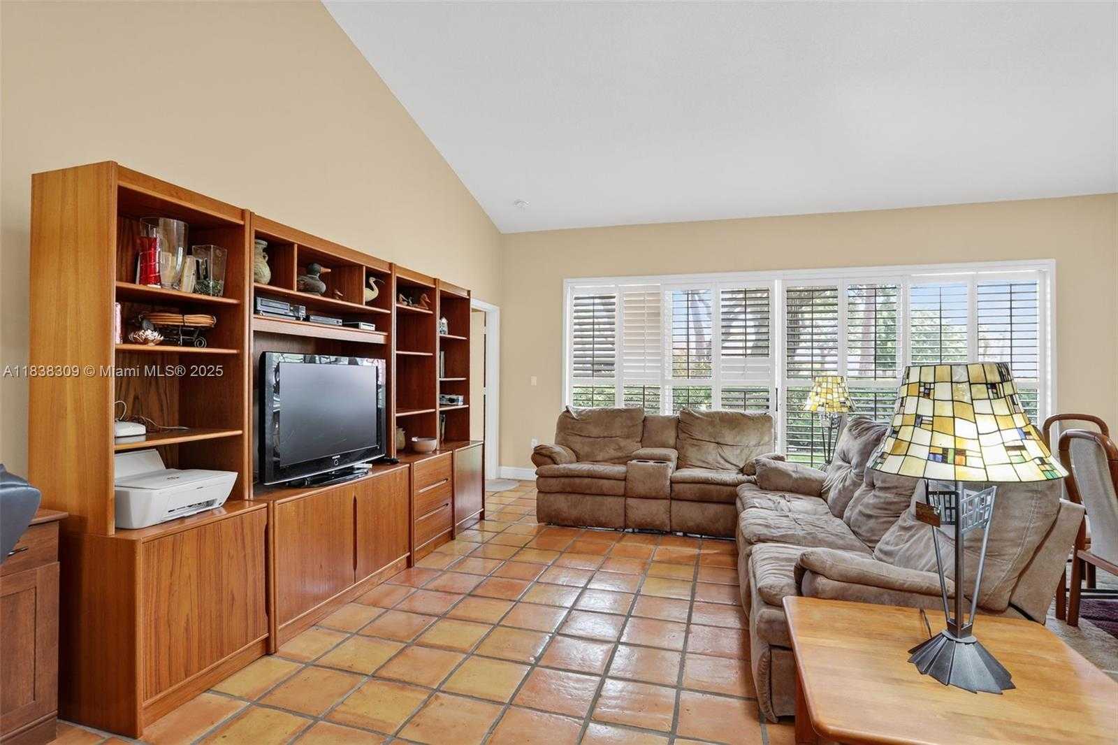 Small Image of 4119 WEST PALM AIRE DR #A4, Pompano Beach Number 23