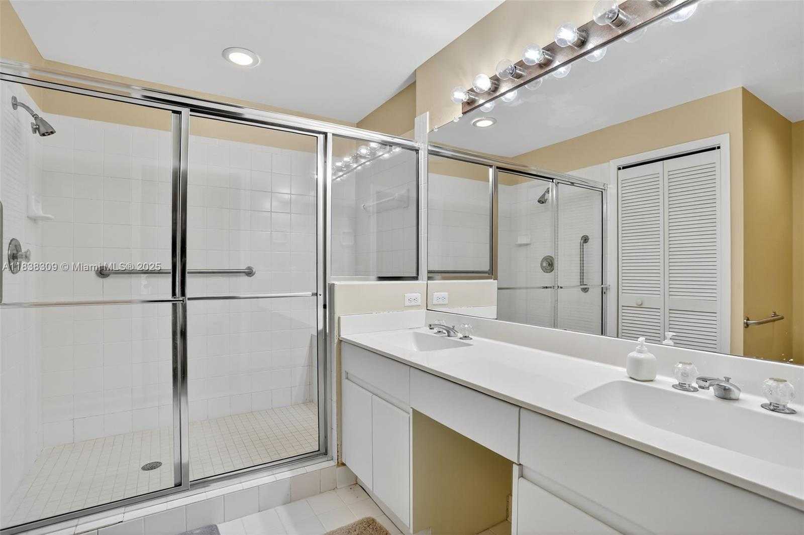 Small Image of 4119 WEST PALM AIRE DR #A4, Pompano Beach Number 26