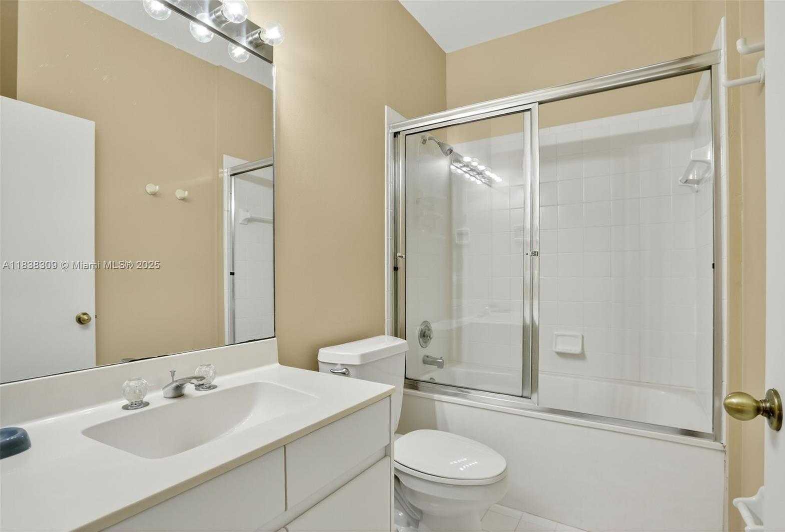 Small Image of 4119 WEST PALM AIRE DR #A4, Pompano Beach Number 33