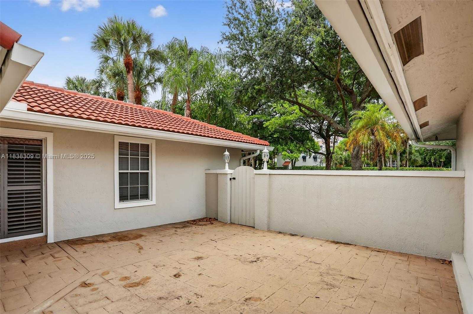 Small Image of 4119 WEST PALM AIRE DR #A4, Pompano Beach Number 39
