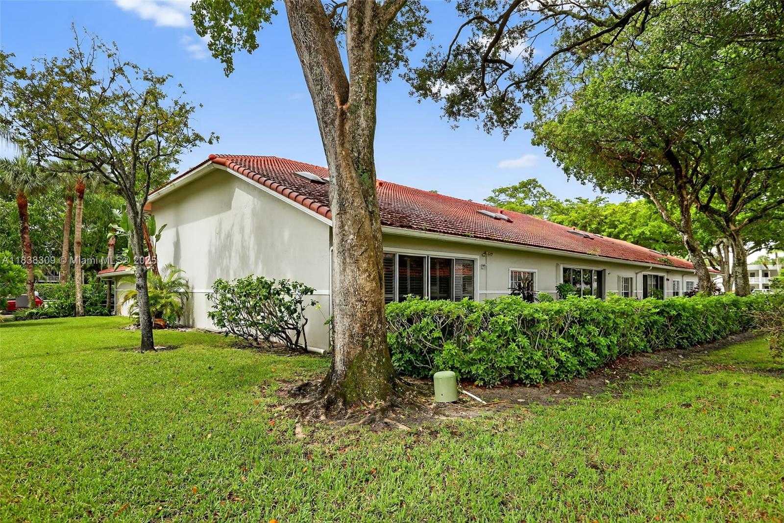 Small Image of 4119 WEST PALM AIRE DR #A4, Pompano Beach Number 40