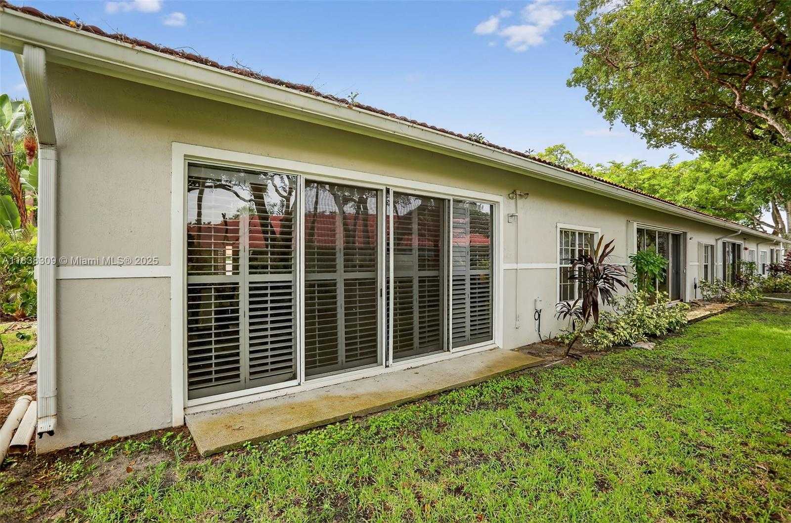 Small Image of 4119 WEST PALM AIRE DR #A4, Pompano Beach Number 44