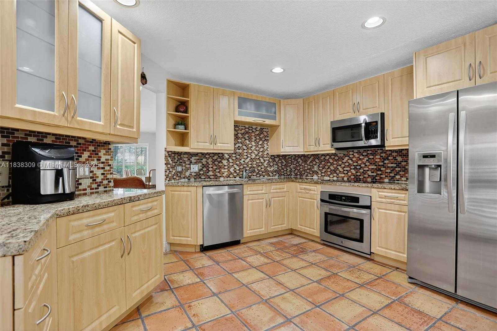 Small Image of 4119 WEST PALM AIRE DR #A4, Pompano Beach Number 5