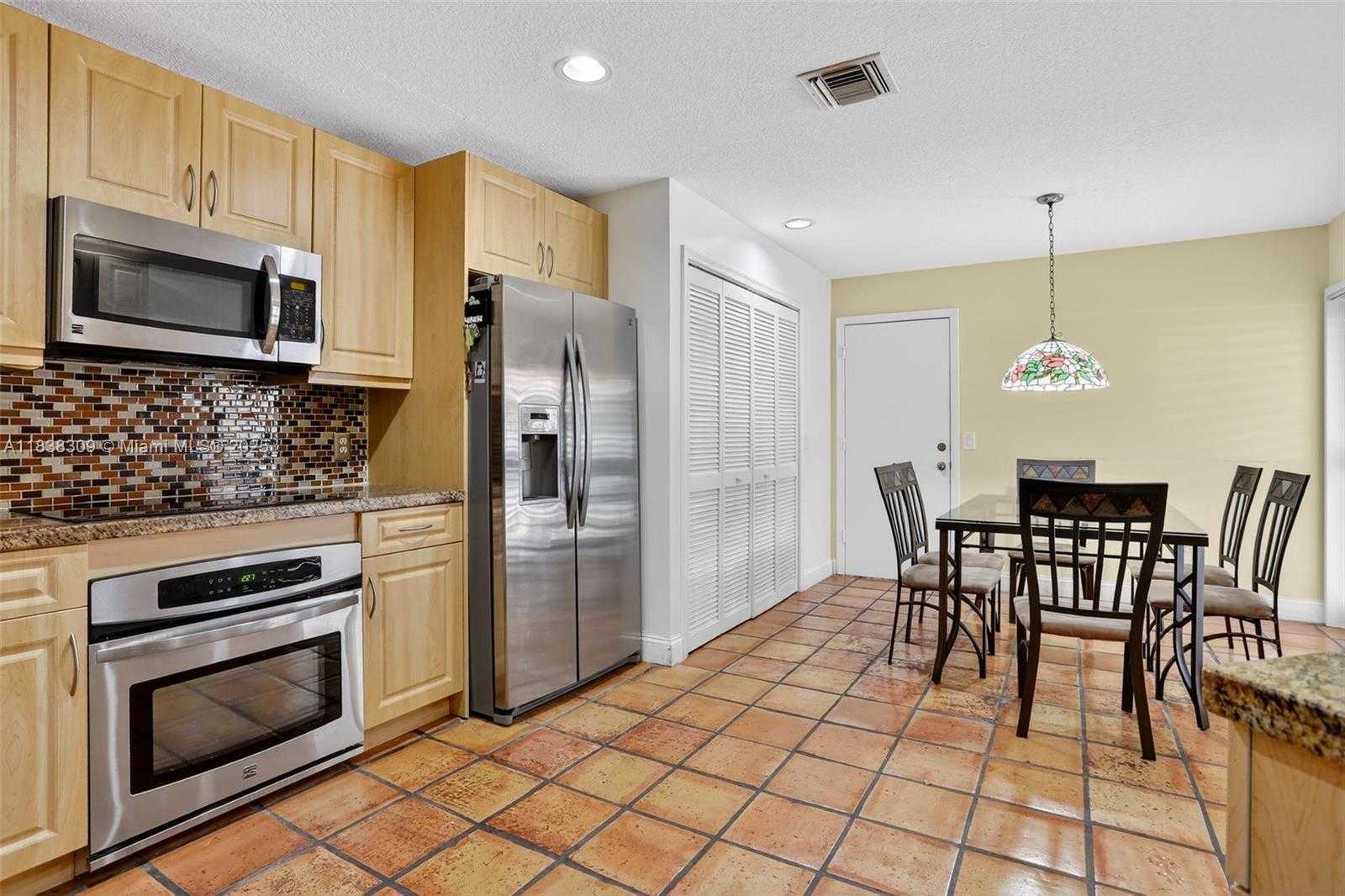Small Image of 4119 WEST PALM AIRE DR #A4, Pompano Beach Number 6