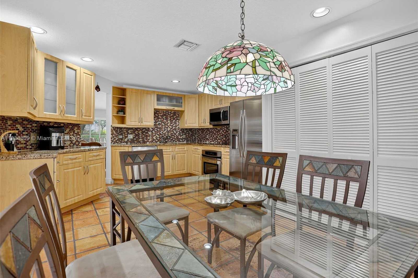 Small Image of 4119 WEST PALM AIRE DR #A4, Pompano Beach Number 7