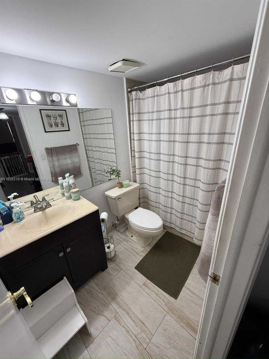 Small Image of 575 WEST PARK DR #202, Miami Number 12