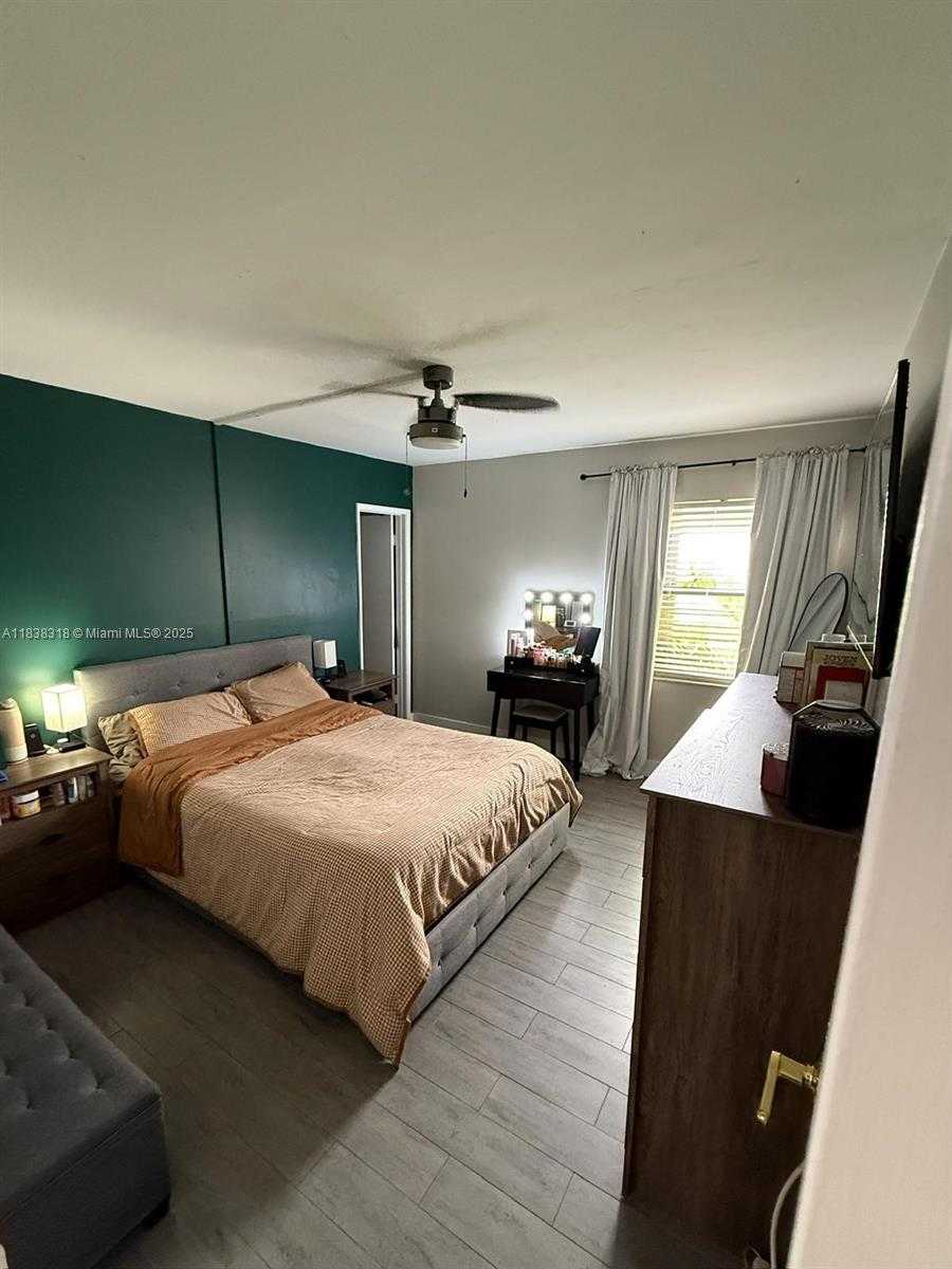 Small Image of 575 WEST PARK DR #202, Miami Number 15