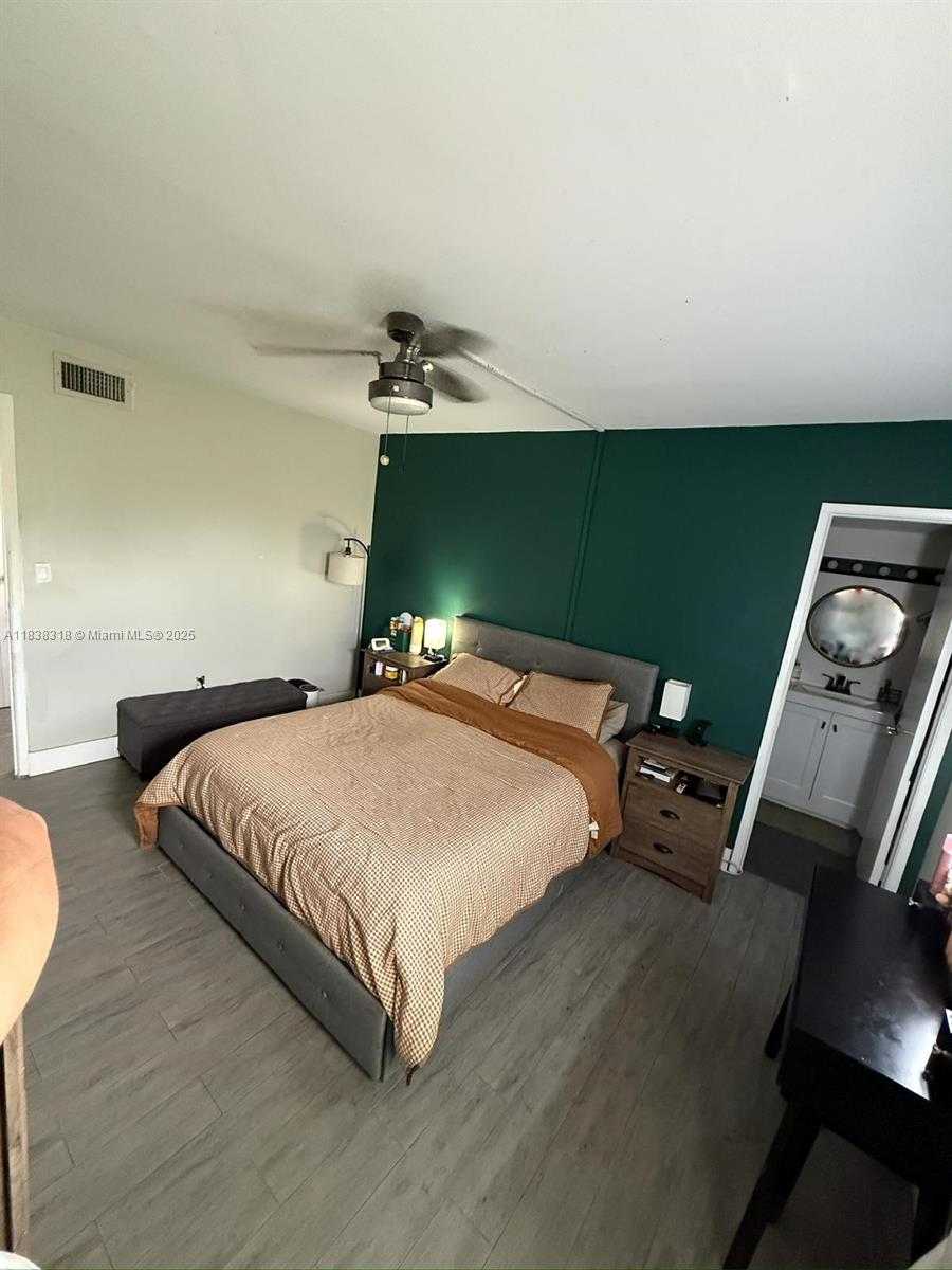 Small Image of 575 WEST PARK DR #202, Miami Number 16