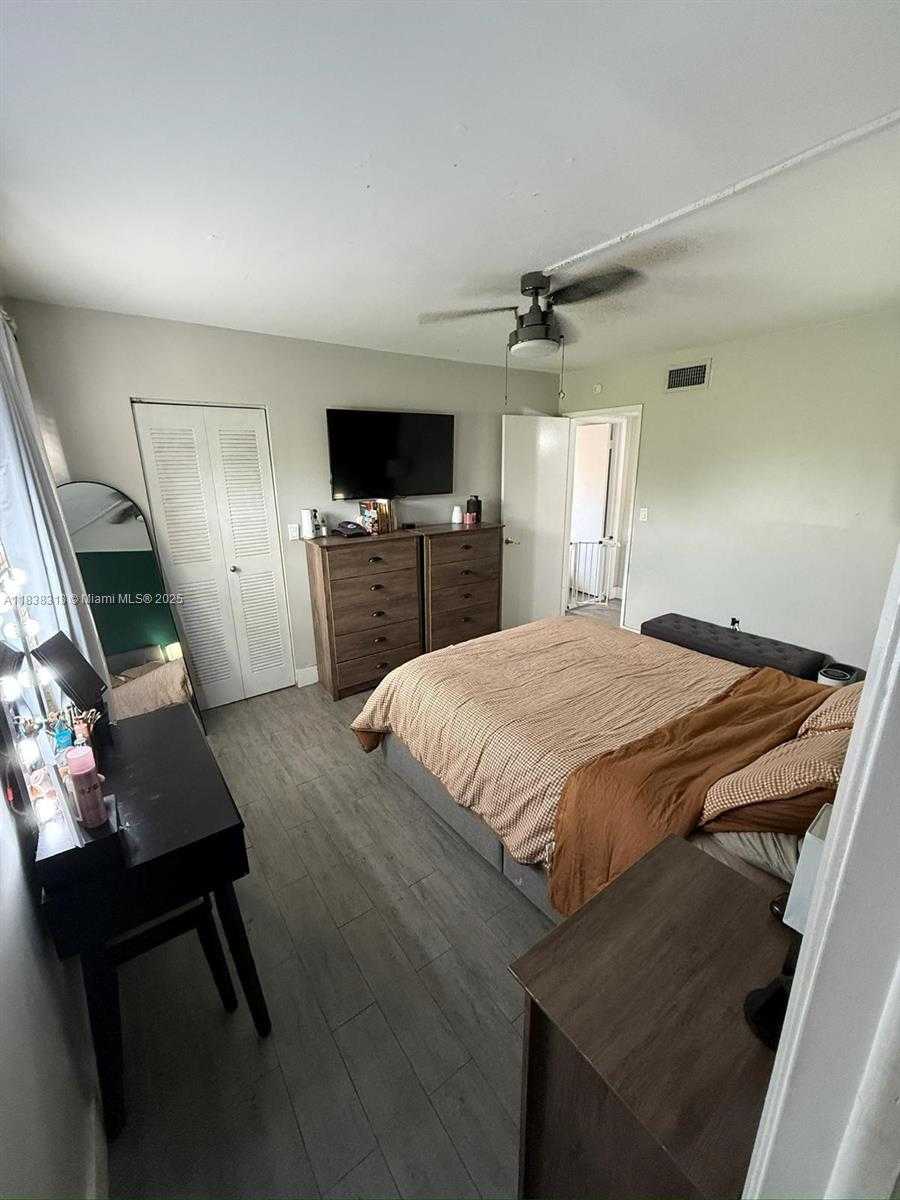 Small Image of 575 WEST PARK DR #202, Miami Number 17