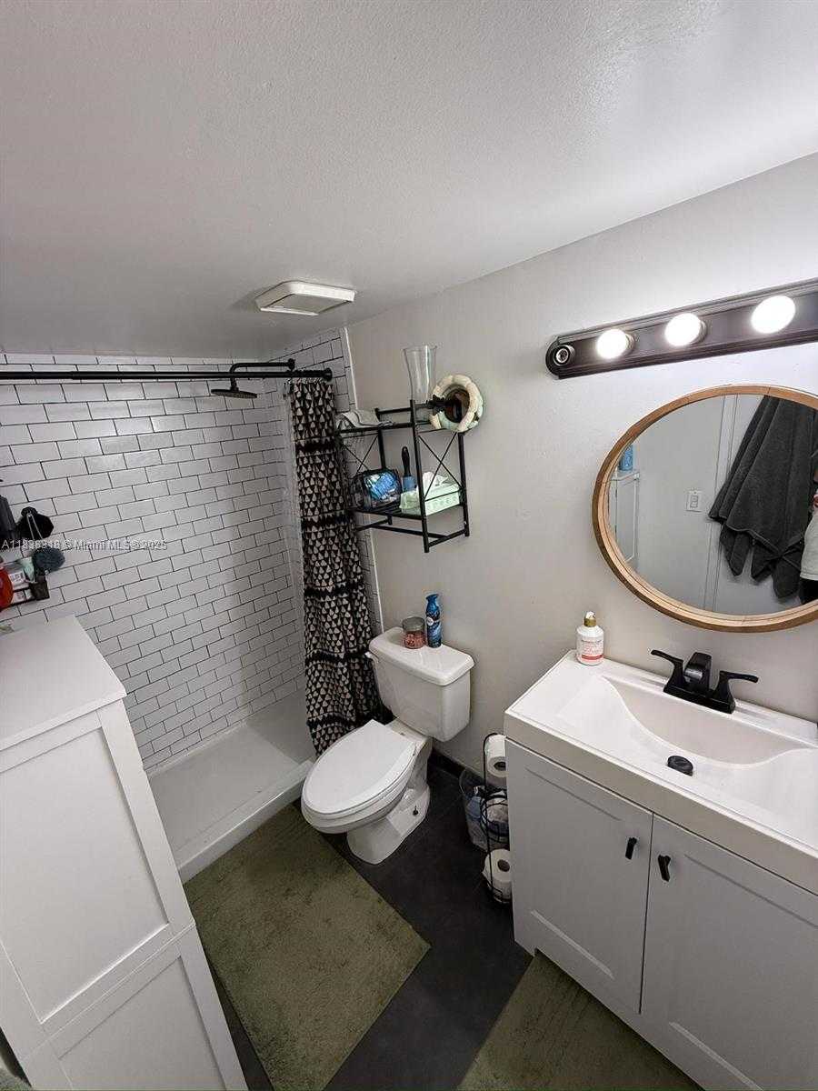 Small Image of 575 WEST PARK DR #202, Miami Number 18