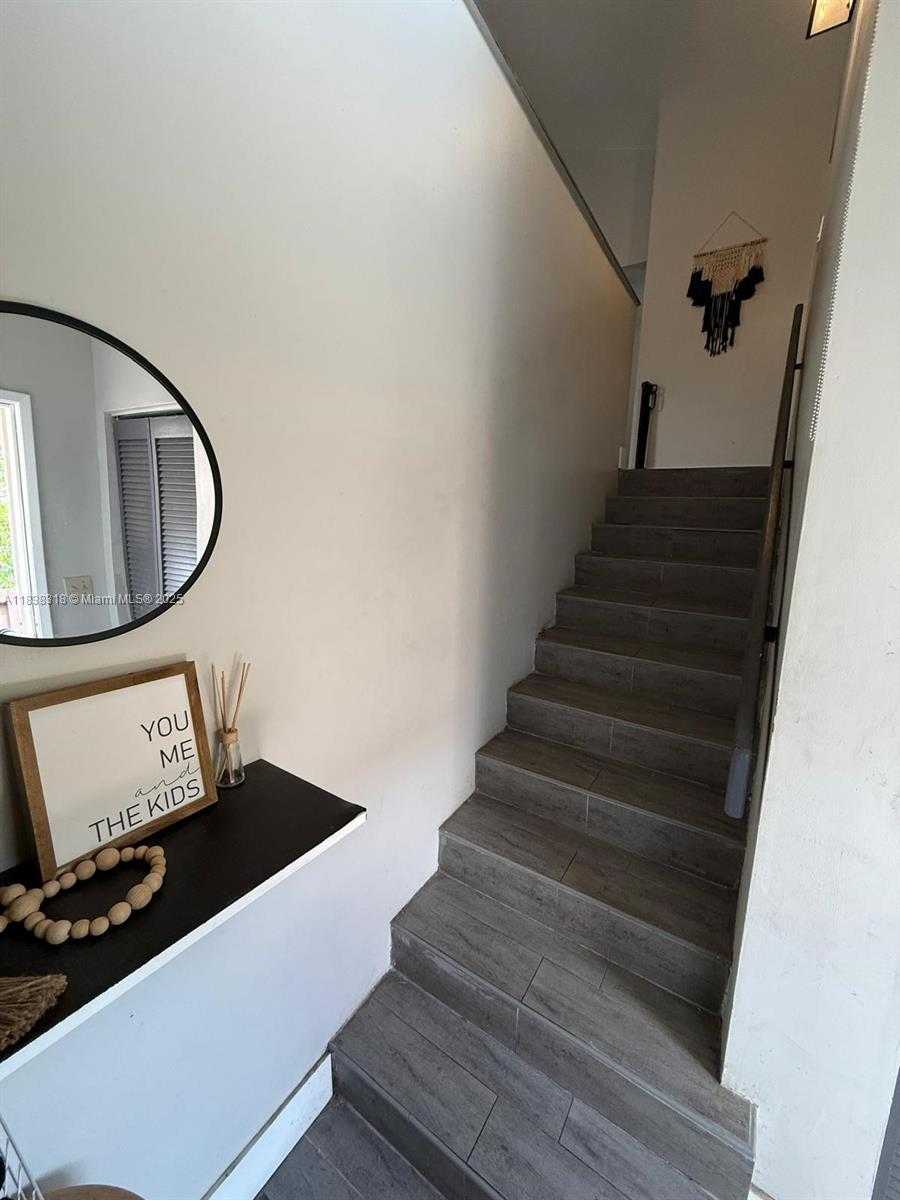 Small Image of 575 WEST PARK DR #202, Miami Number 21
