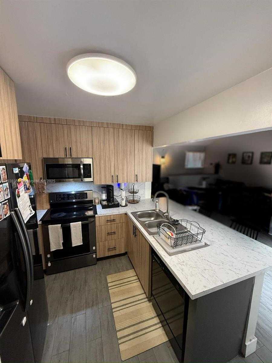 Small Image of 575 WEST PARK DR #202, Miami Number 3