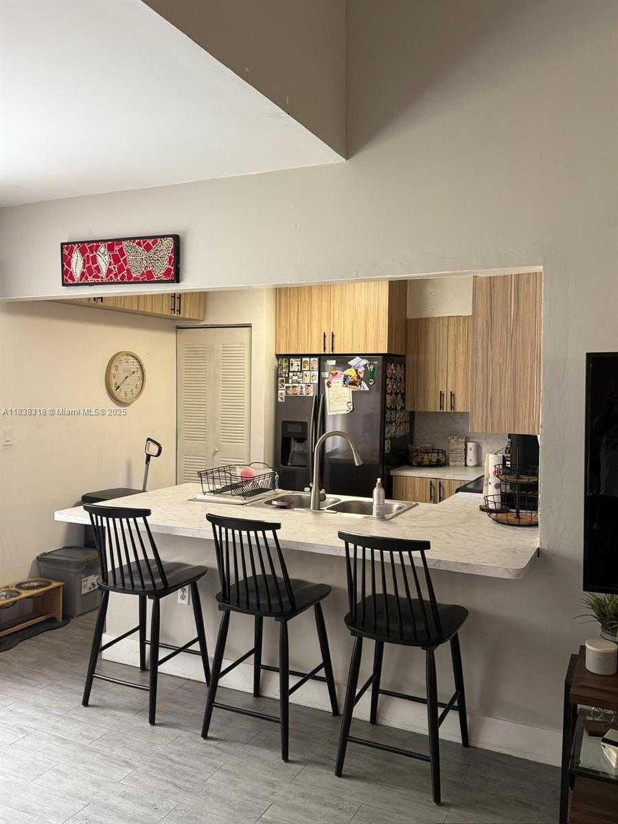 Small Image of 575 WEST PARK DR #202, Miami Number 6