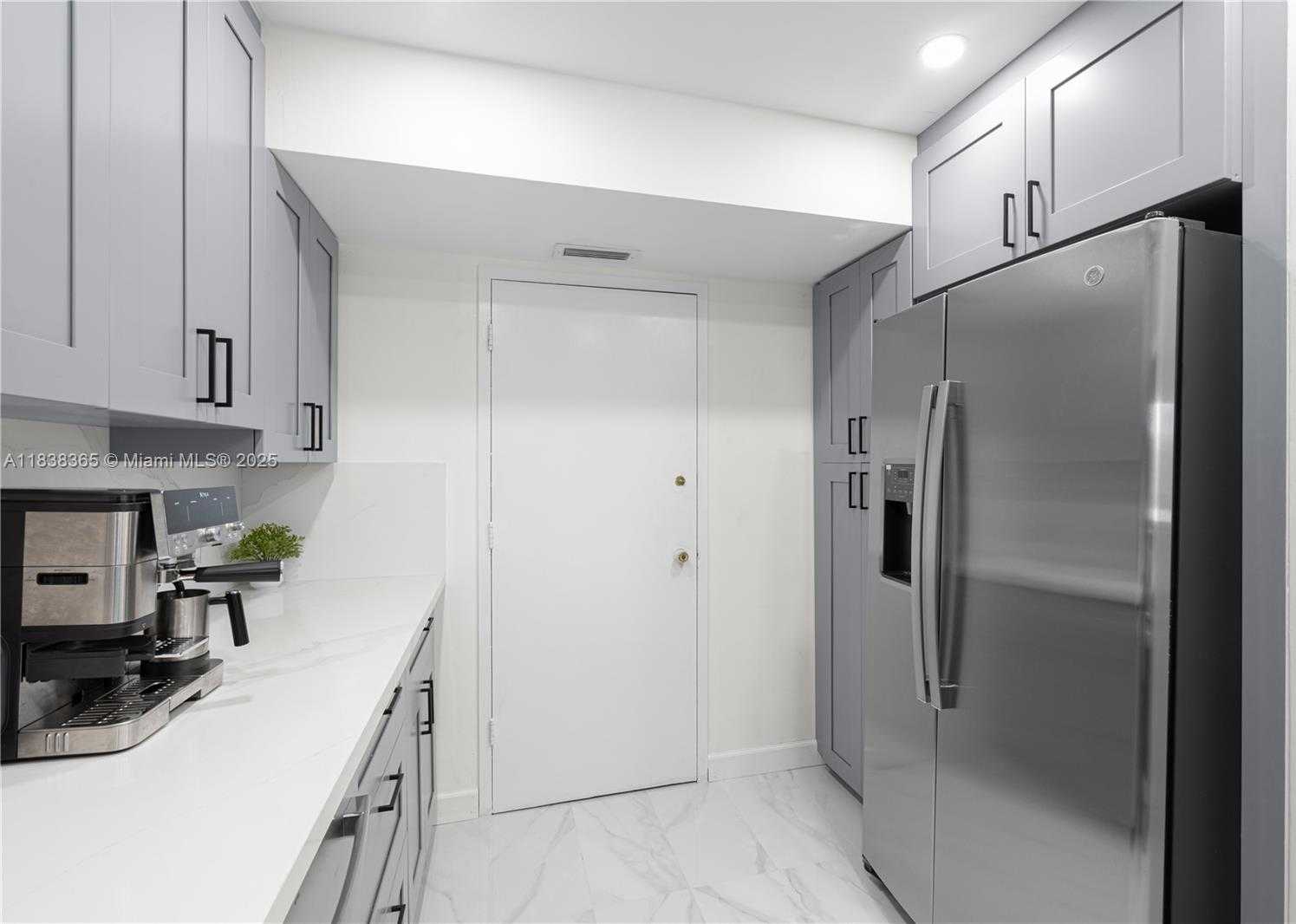 Small Image of 4400 HILLCREST DR #314B, Hollywood Number 10