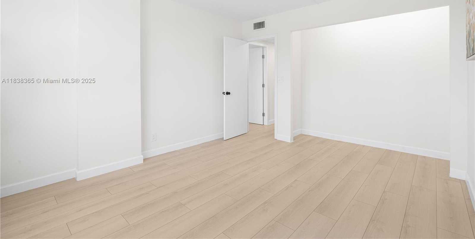 Small Image of 4400 HILLCREST DR #314B, Hollywood Number 13