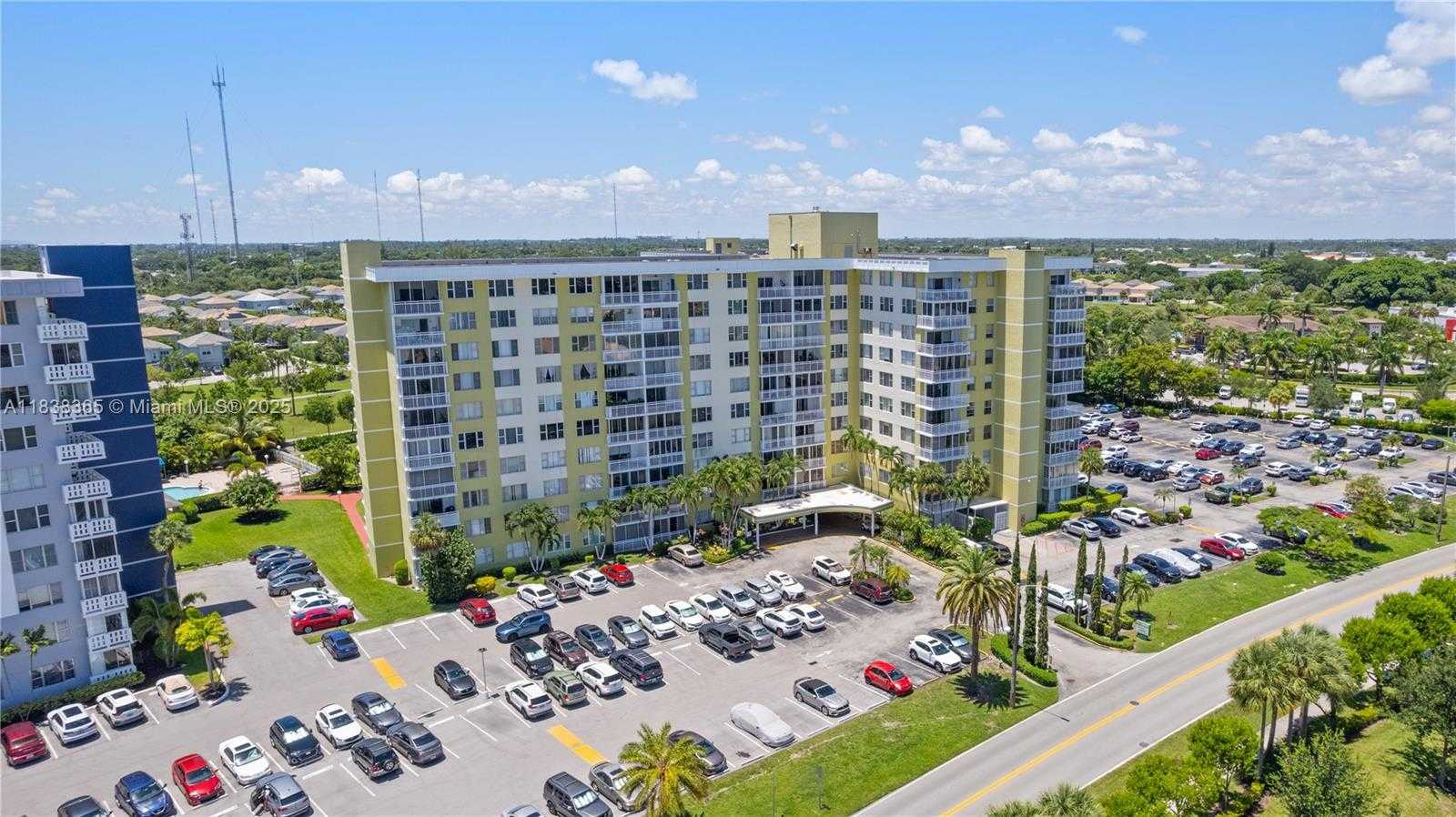 Small Image of 4400 HILLCREST DR #314B, Hollywood Number 2