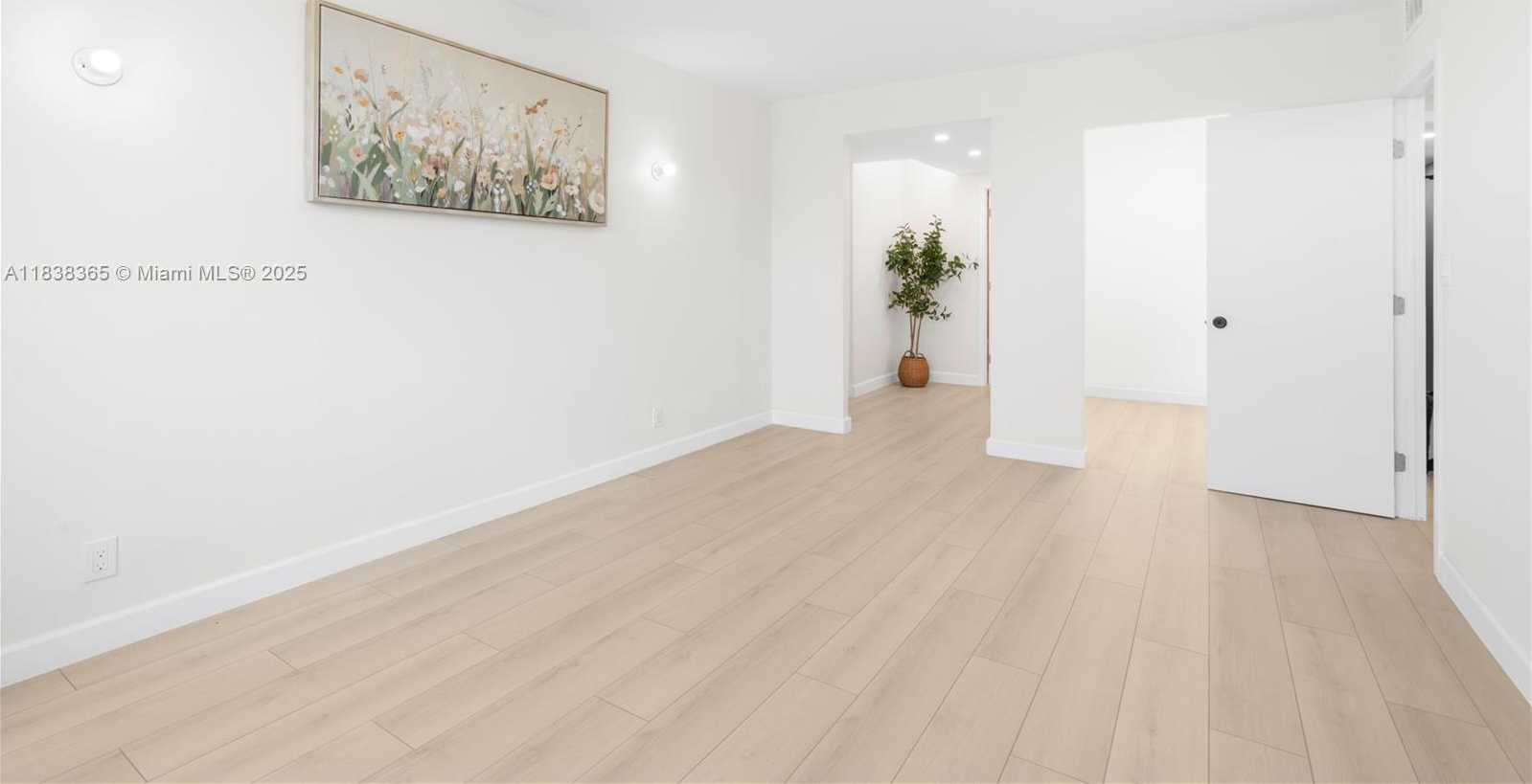Small Image of 4400 HILLCREST DR #314B, Hollywood Number 20