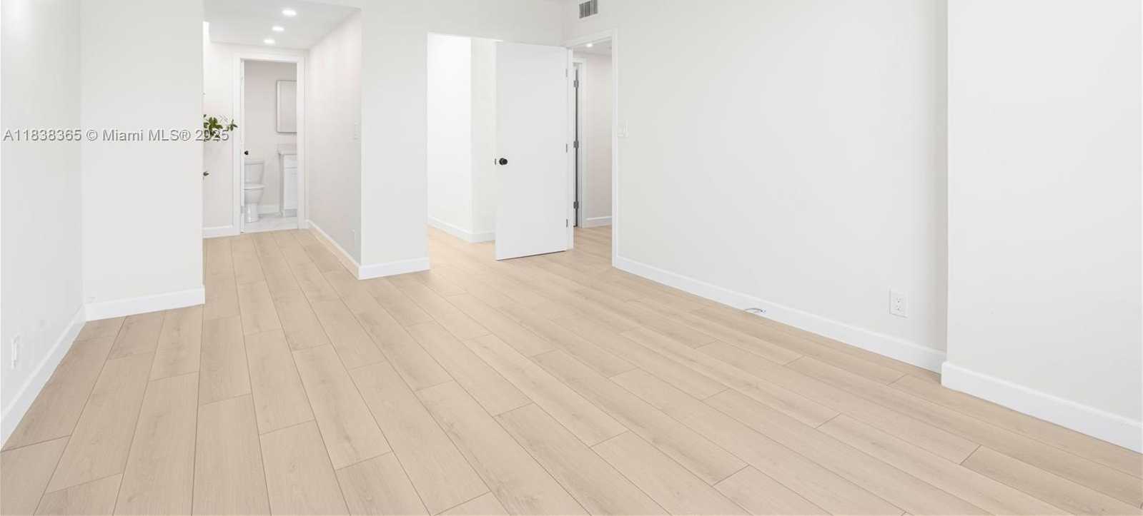 Small Image of 4400 HILLCREST DR #314B, Hollywood Number 21