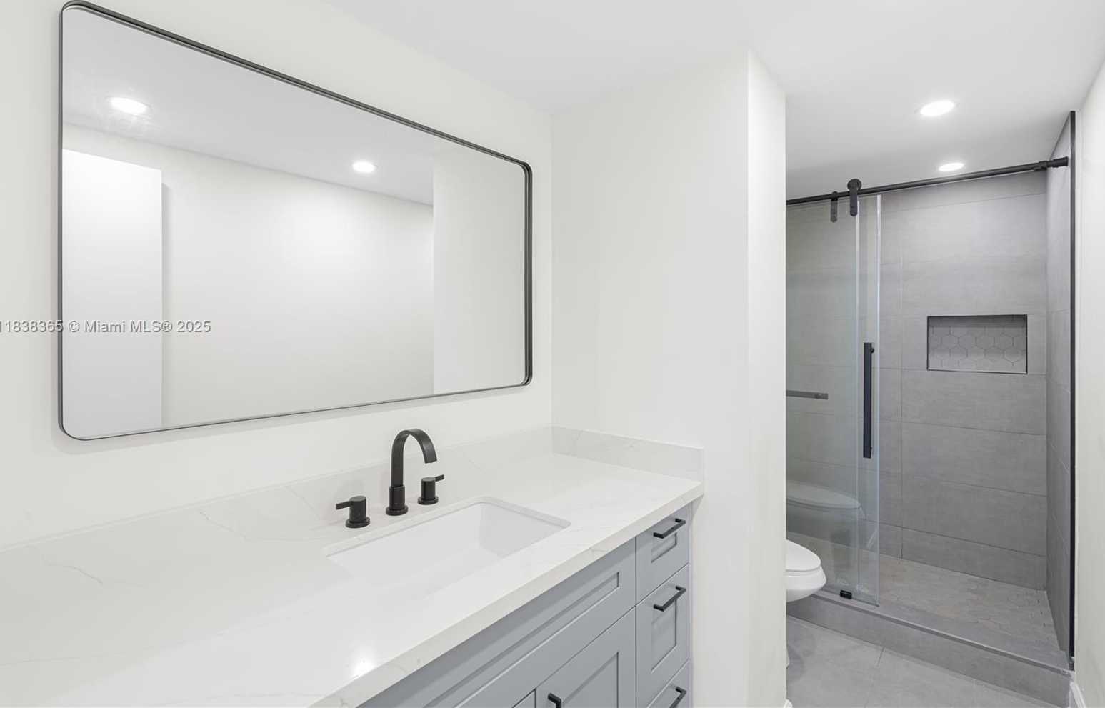 Small Image of 4400 HILLCREST DR #314B, Hollywood Number 22