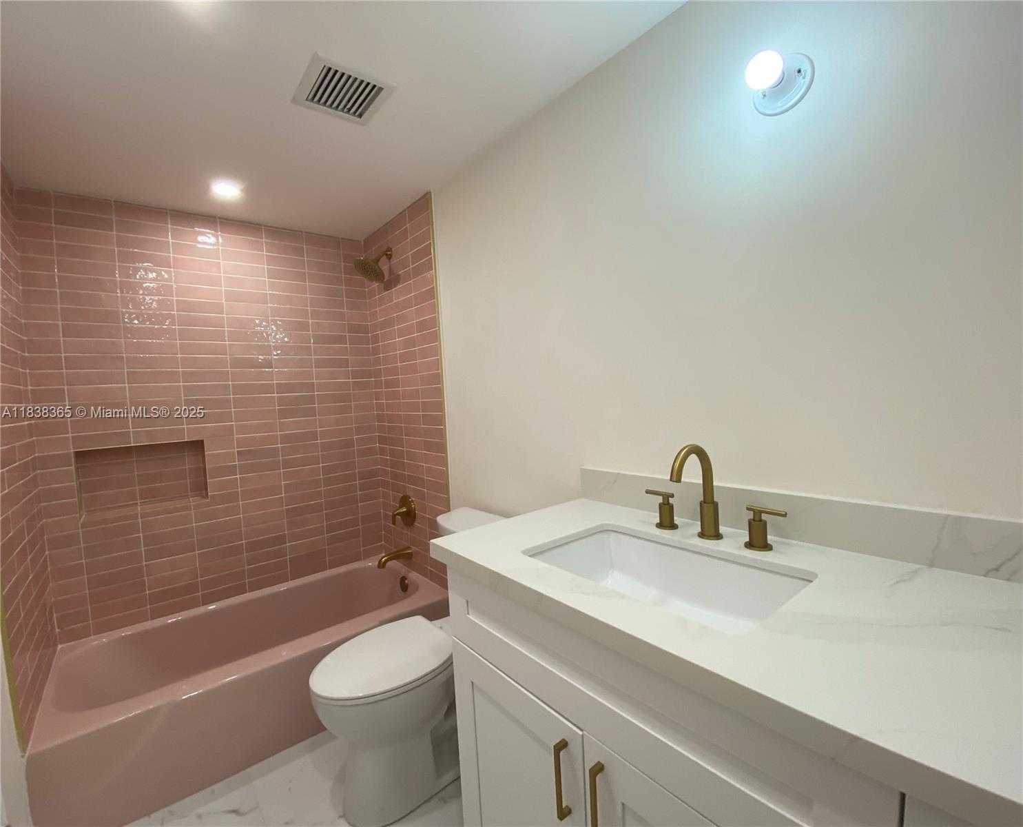 Small Image of 4400 HILLCREST DR #314B, Hollywood Number 29