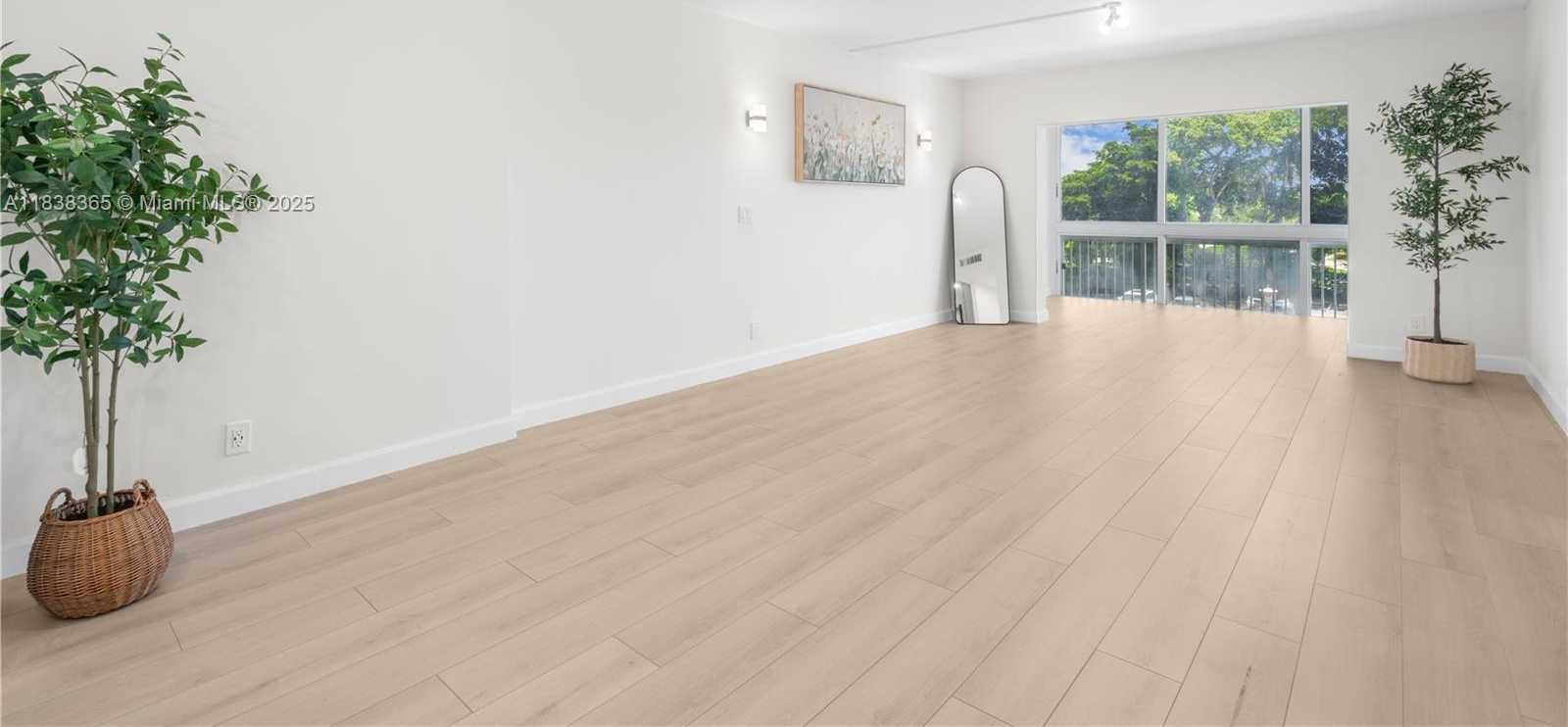 Small Image of 4400 HILLCREST DR #314B, Hollywood Number 3