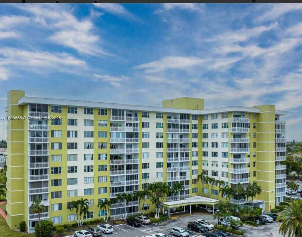 Small Image of 4400 HILLCREST DR #314B, Hollywood Number 31