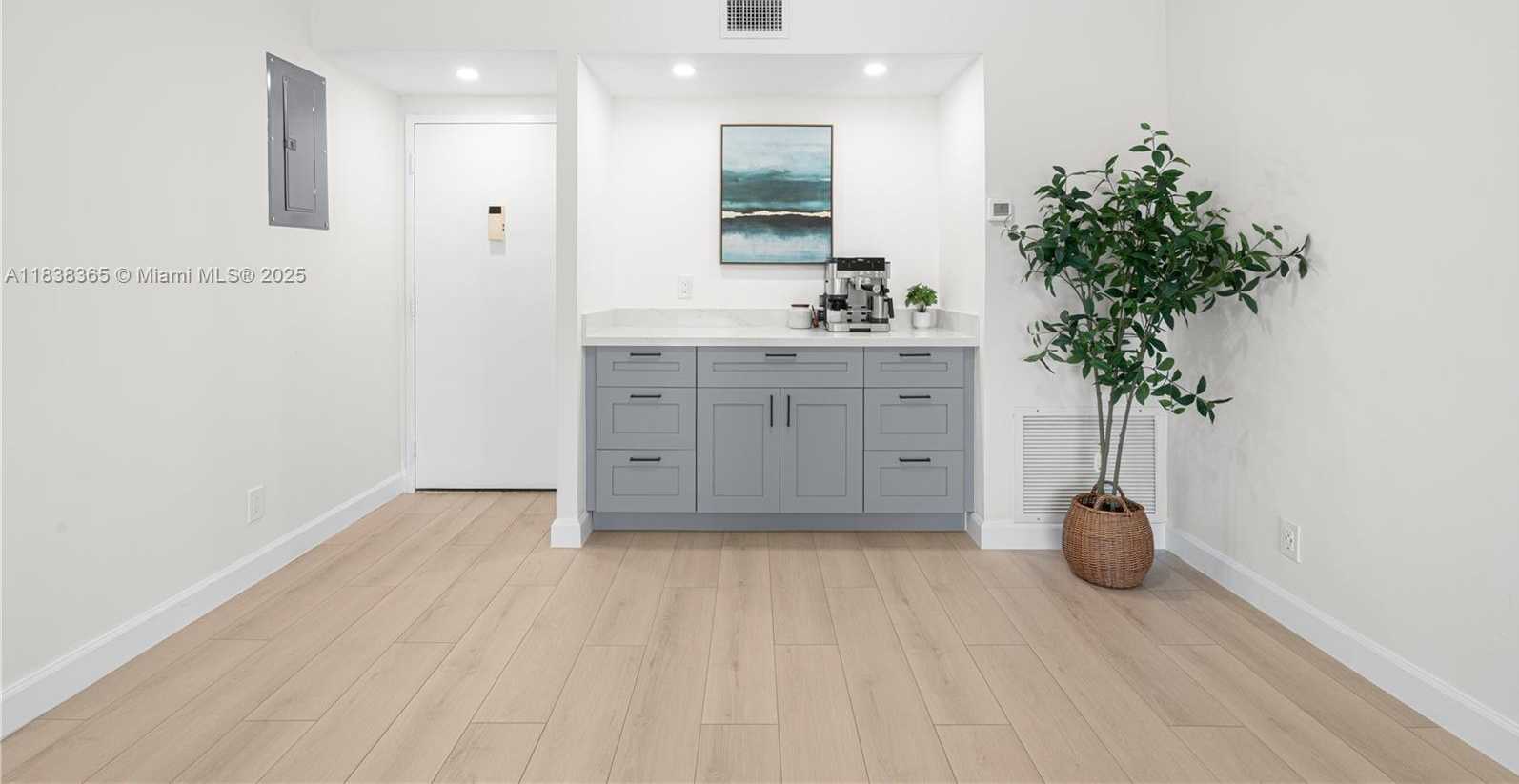 Small Image of 4400 HILLCREST DR #314B, Hollywood Number 8
