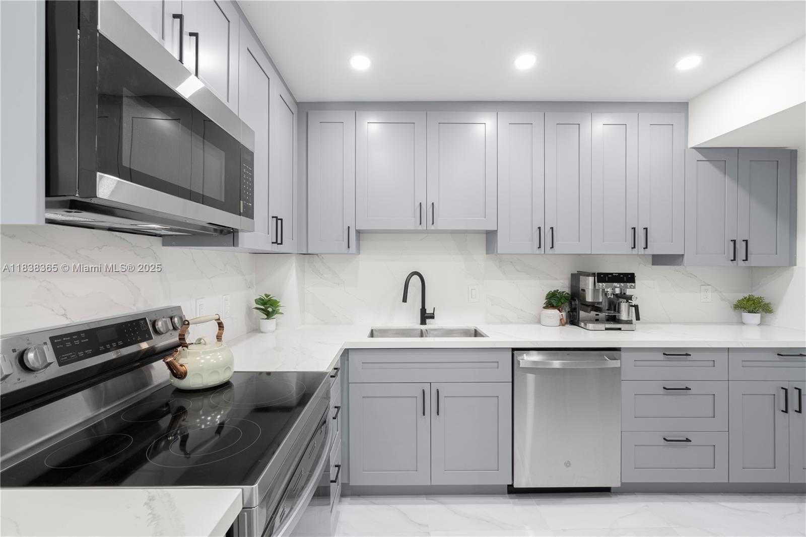 Small Image of 4400 HILLCREST DR #314B, Hollywood Number 9