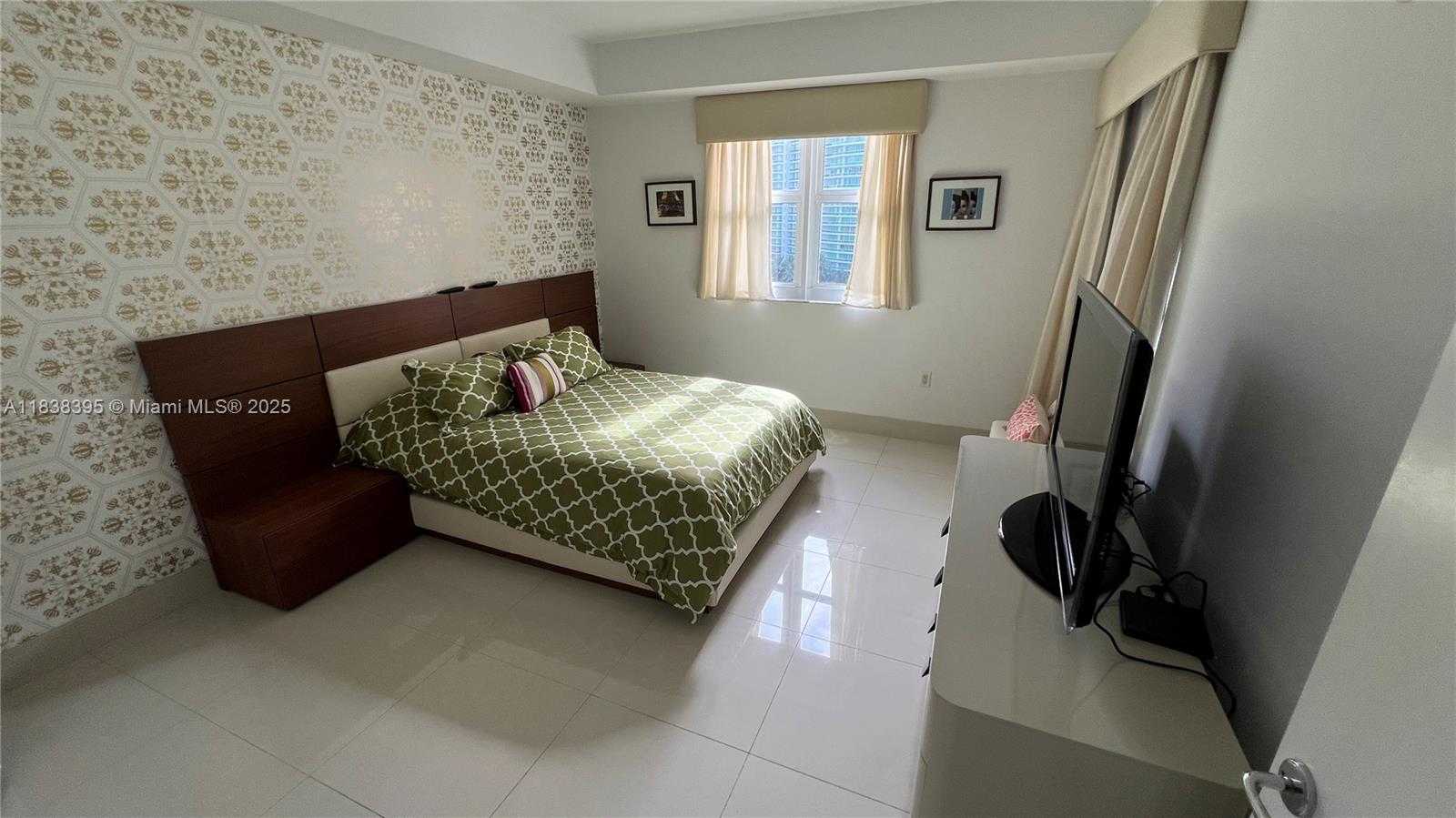Small Image of 19900 EAST COUNTRY CLUB DR #1014, Aventura Number 7