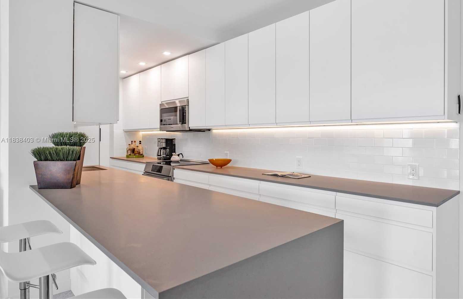 Small Image of 3 ISLAND AVE #12E, Miami Beach Number 4