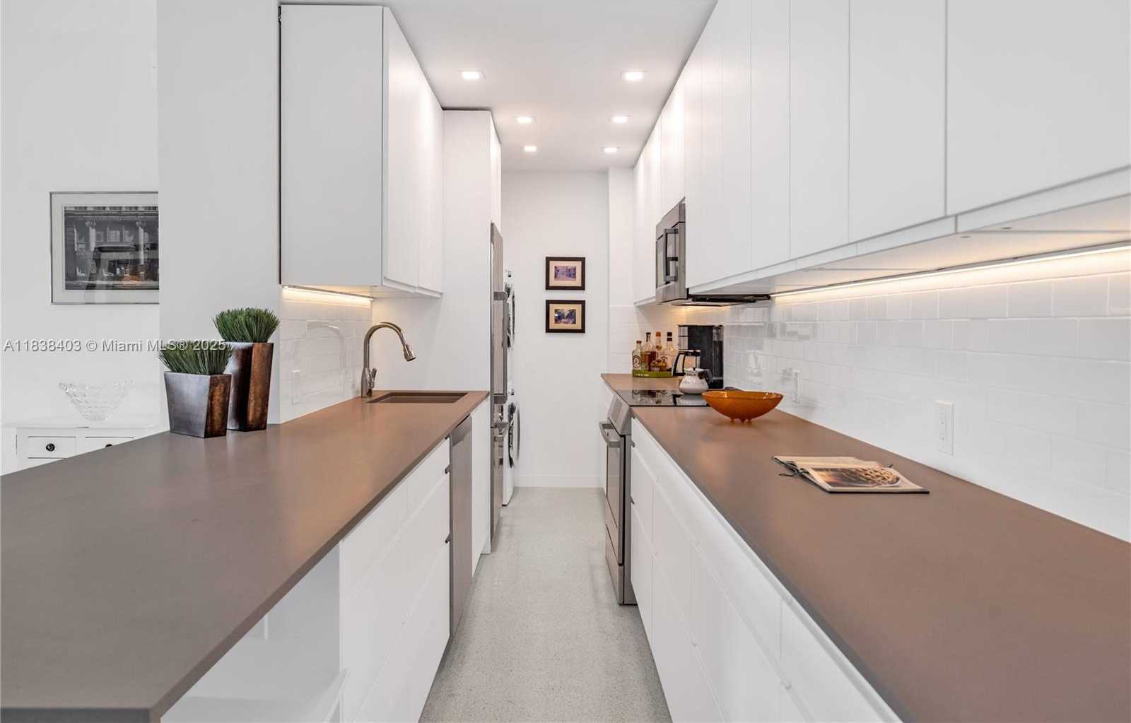 Small Image of 3 ISLAND AVE #12E, Miami Beach Number 6