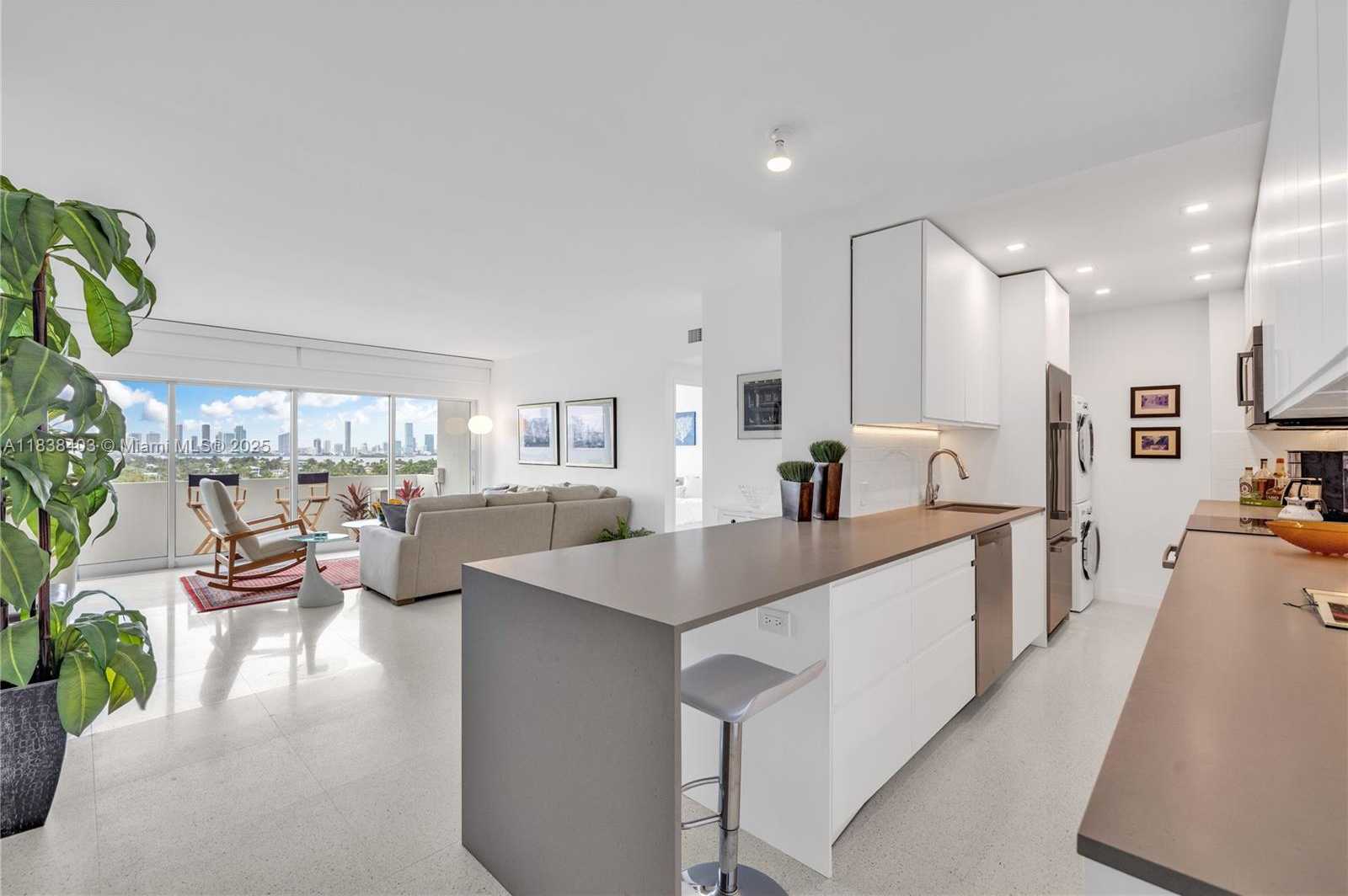 Small Image of 3 ISLAND AVE #12E, Miami Beach Number 7