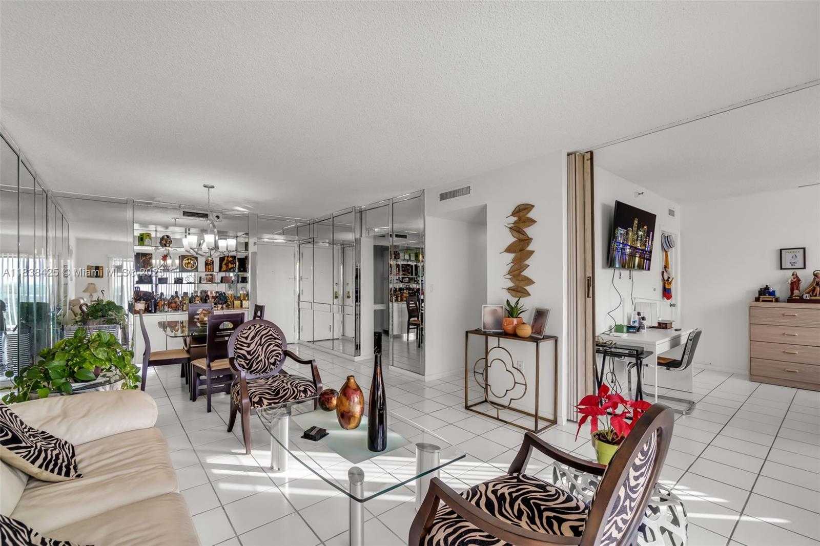 Small Image of 4001 HILLCREST DR #812, Hollywood Number 10