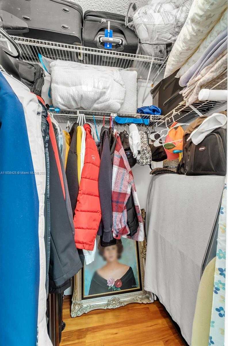 Small Image of 4001 HILLCREST DR #812, Hollywood Number 25