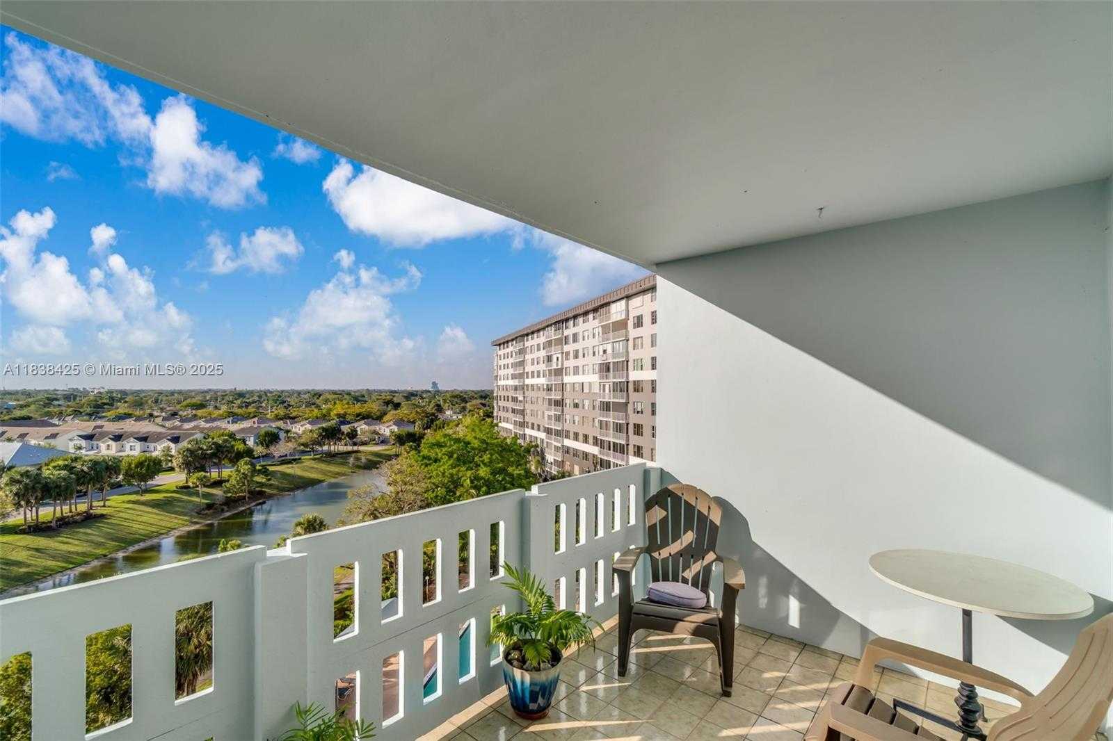 Small Image of 4001 HILLCREST DR #812, Hollywood Number 26
