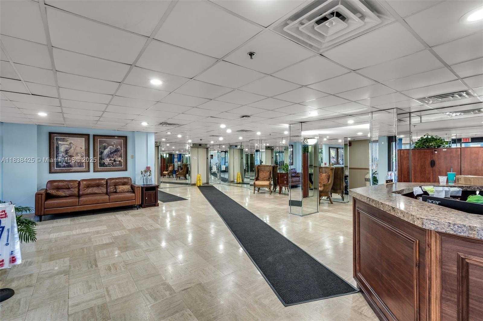 Small Image of 4001 HILLCREST DR #812, Hollywood Number 3